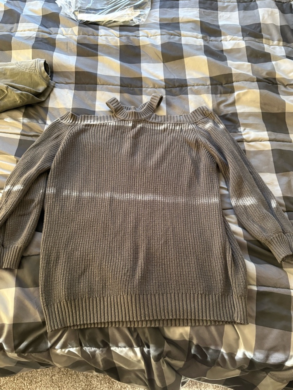 Off-the-Shoulder Ribbed Sweater in Gray